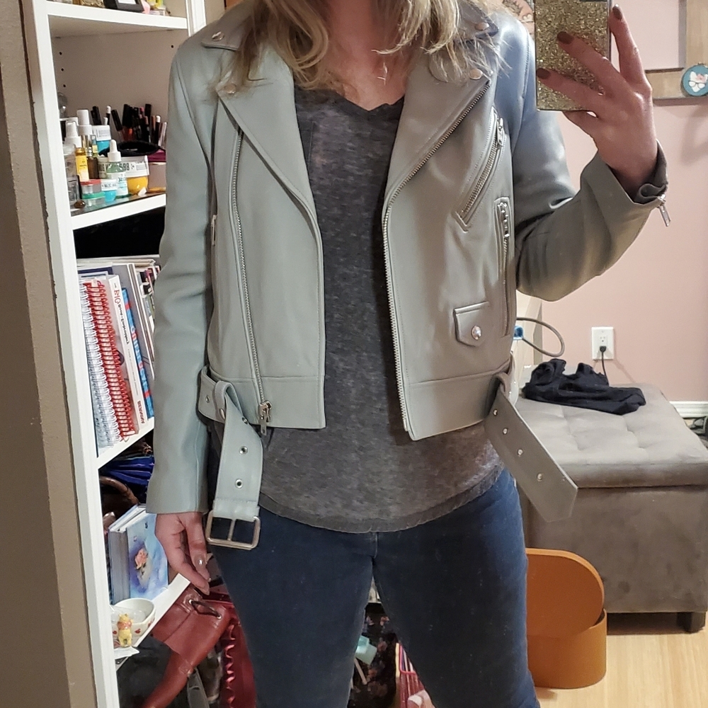 Meet your Posher, Leslie